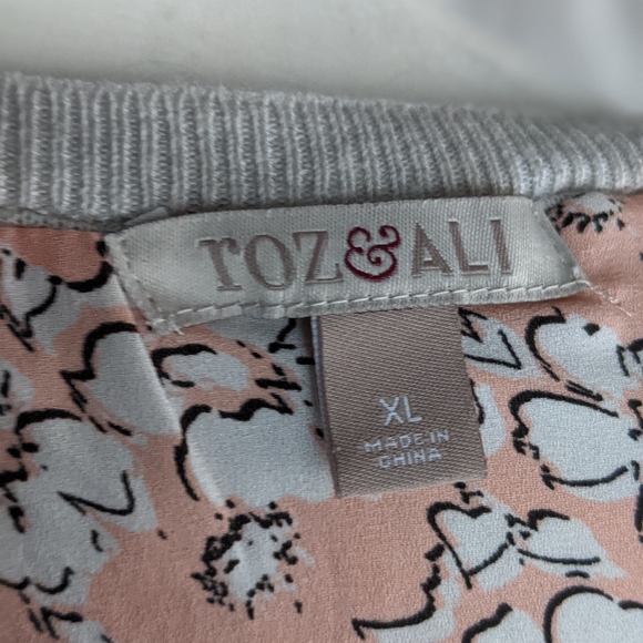 NWOT. Roz&Ali XL sweater and attached tank - Picture 3 of 7